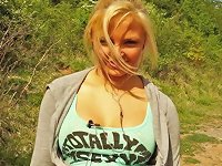 Slim blonde bombshell gets her anal wrecked outdoors in exchange for cold cash